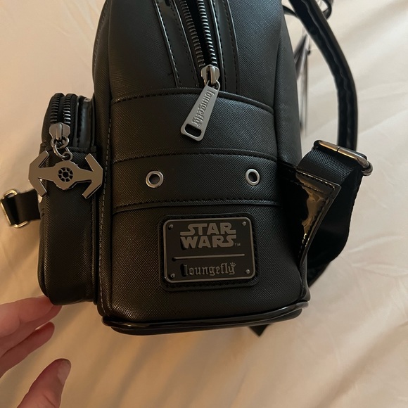 NWT 🚥LIGHT-UP🚥 Darth Vader Cosplay Loungefly Mini Backpack - Picture 2 of 5